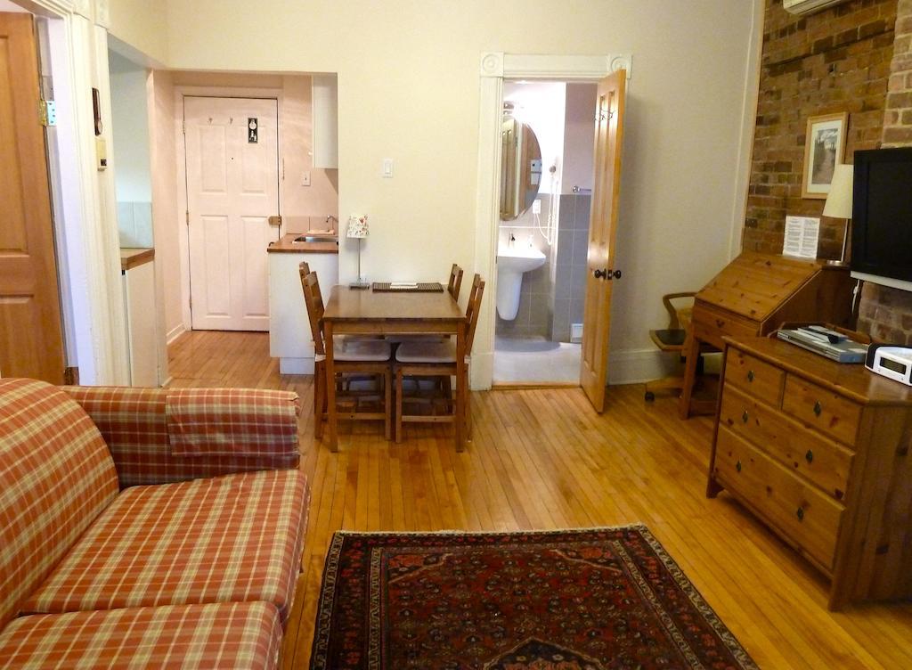 Gite University Bed And Breakfast Montreal Room photo