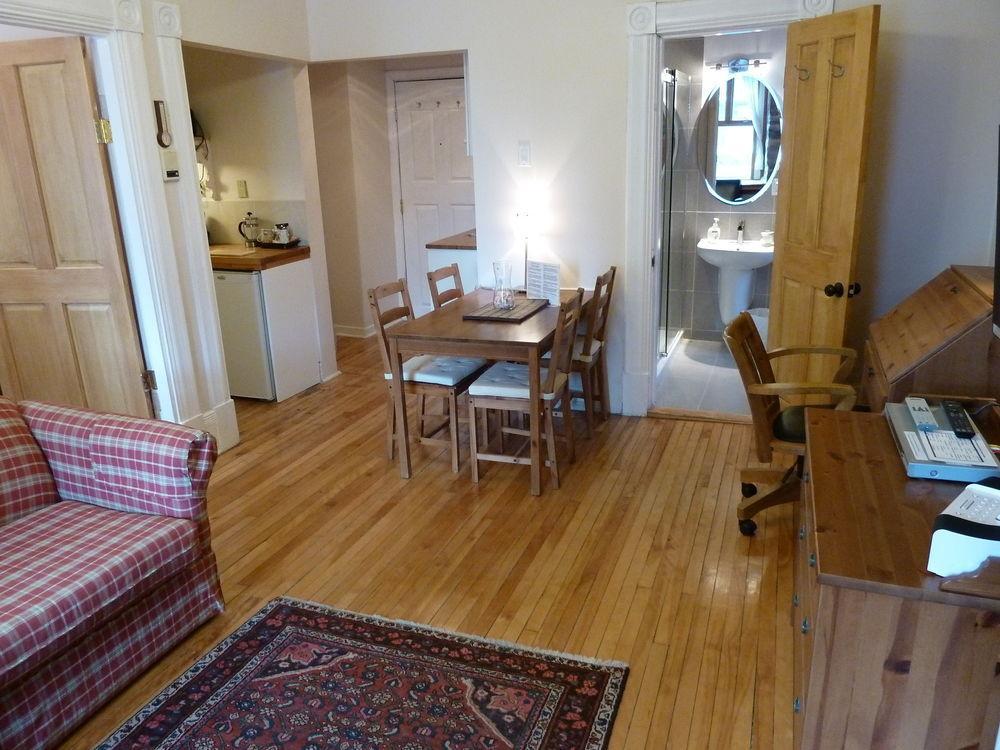 Gite University Bed And Breakfast Montreal Exterior photo