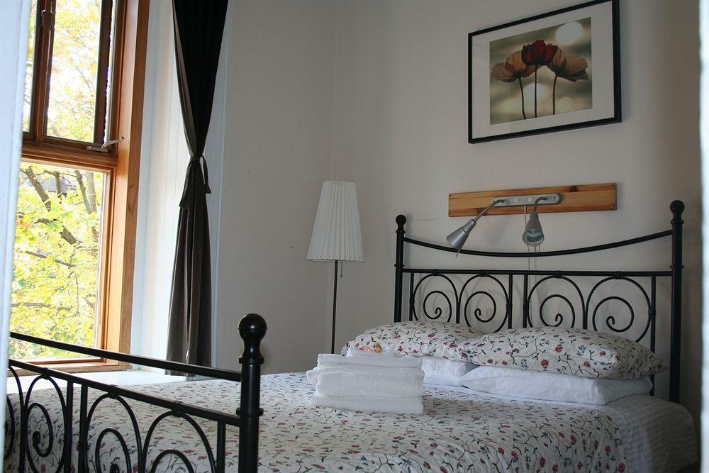 Gite University Bed And Breakfast Montreal Exterior photo