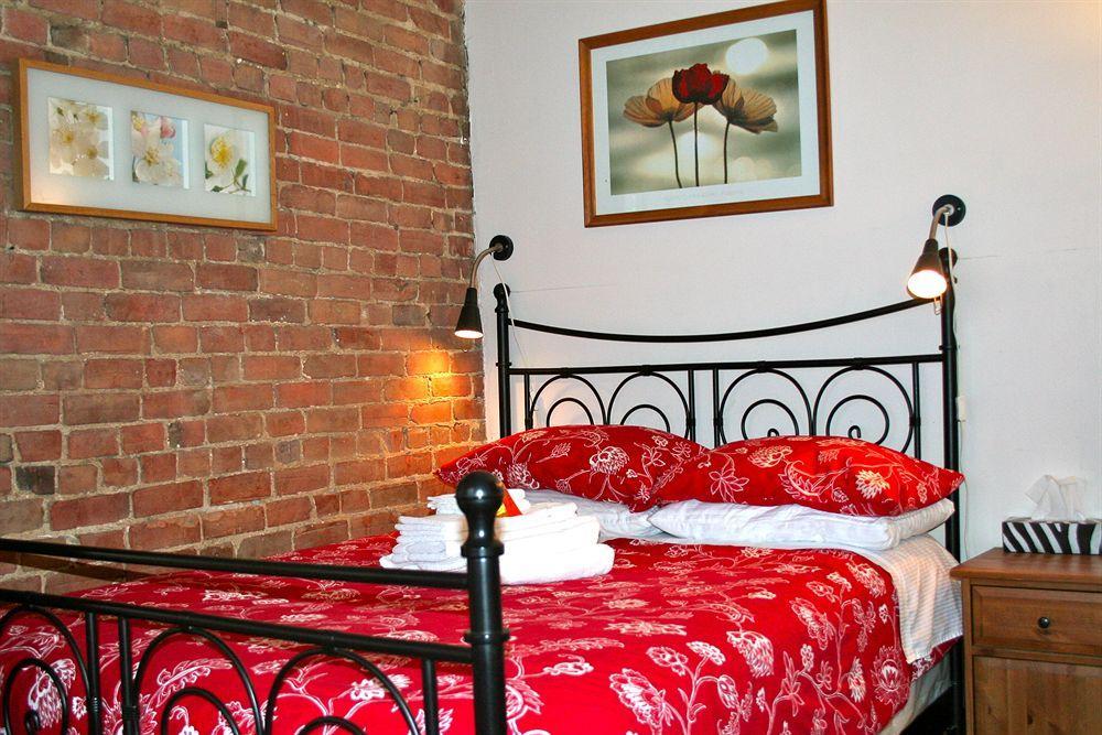 Gite University Bed And Breakfast Montreal Exterior photo