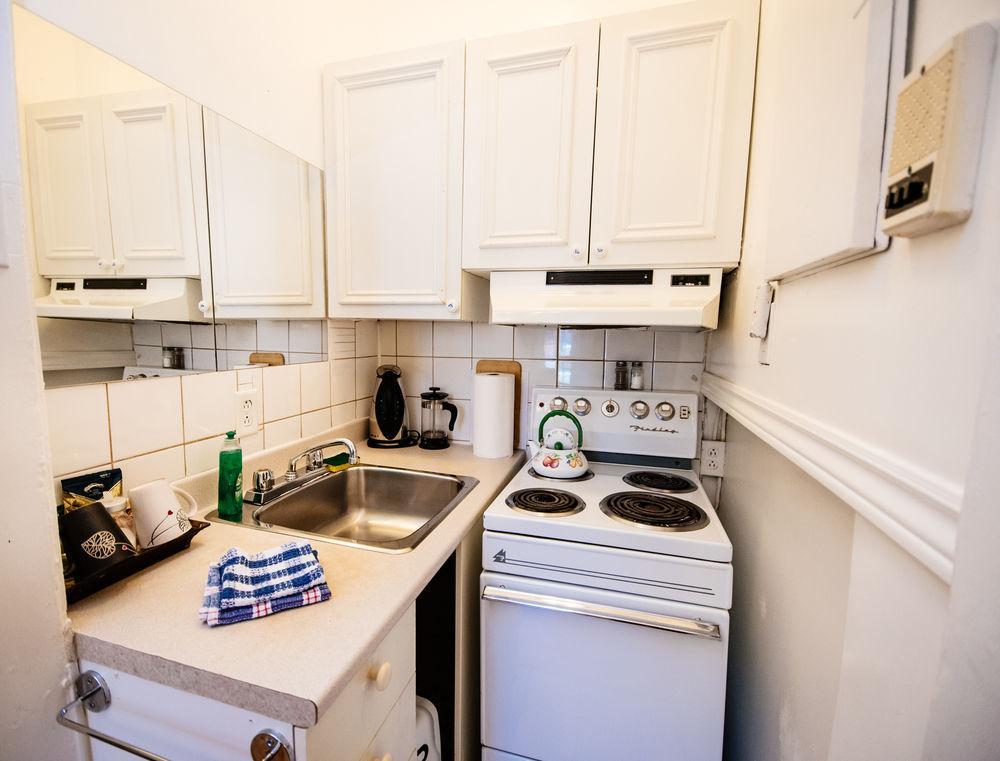 Gite University Bed And Breakfast Montreal Exterior photo