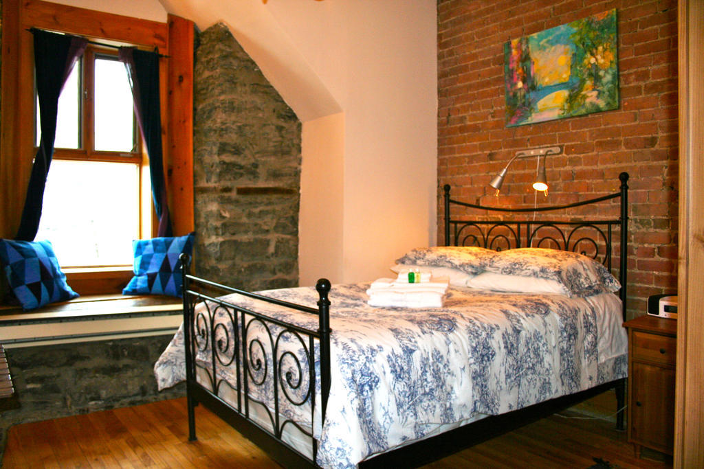 Gite University Bed And Breakfast Montreal Exterior photo